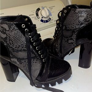 Boutique Stylish Black and Gray Women's snakeskin ankle boots
